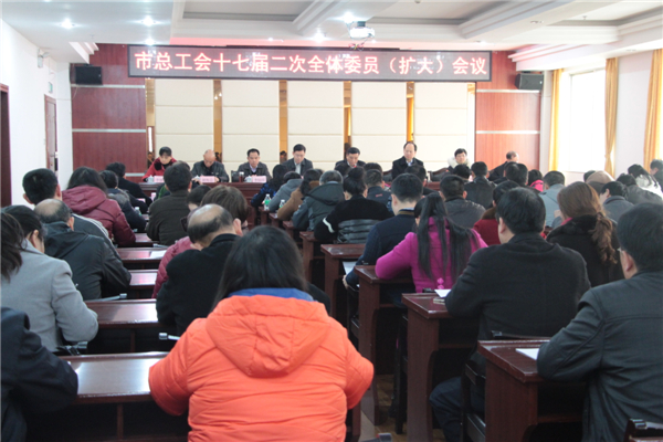 3月11日，梧州市總工會召開十七屆二次全委會（擴大）會議，市委副書記蔣海東發(fā)表講話，市總工會黨組書記、常務副主席朱明勝作