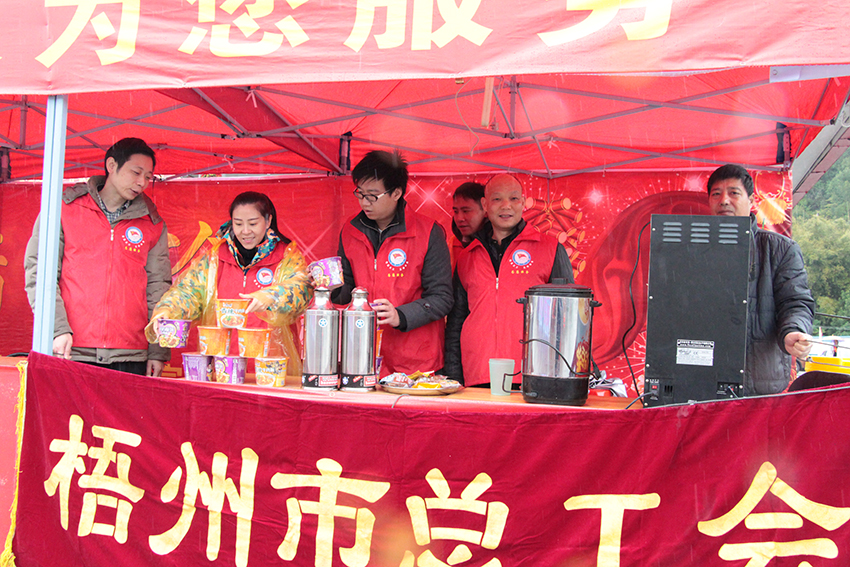 梧州市總暖流愛心服務(wù)隊(duì)今天啟動(dòng)啦！(圖文)
