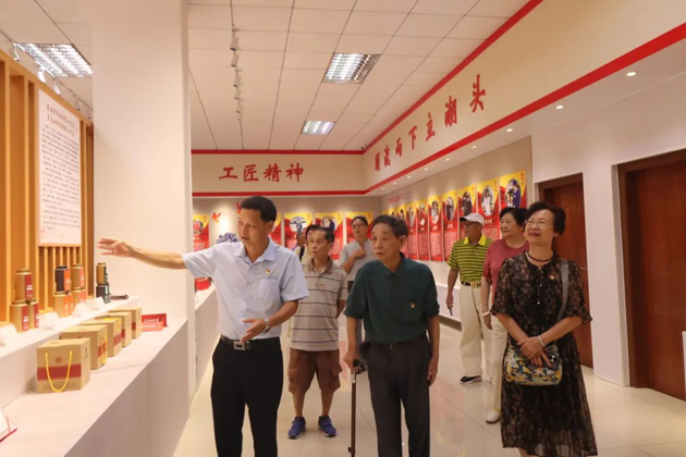 退休不褪色，丹心永向黨丨市總工會(huì)退休黨支部開展主題黨日活動(dòng)
