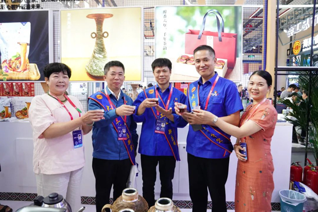 梧茶飄香展魅力，技能創(chuàng)新眾人捧丨梧州六堡茶亮相第二屆大國工匠創(chuàng)新交流大會