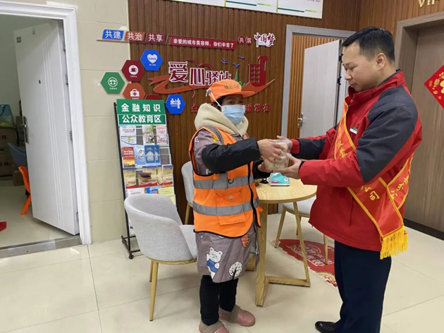 冬至團(tuán)圓日，工會(huì)服務(wù)暖心間