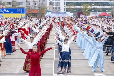 【跟黨奮進(jìn)新征程 巾幗建功新時(shí)代】梧州市第十二屆婦女國風(fēng)趣味體育運(yùn)動會暨“梧家巧姐姐”國潮集市，精彩綻放！
